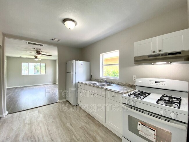 Building Photo - 1445 Delgado St