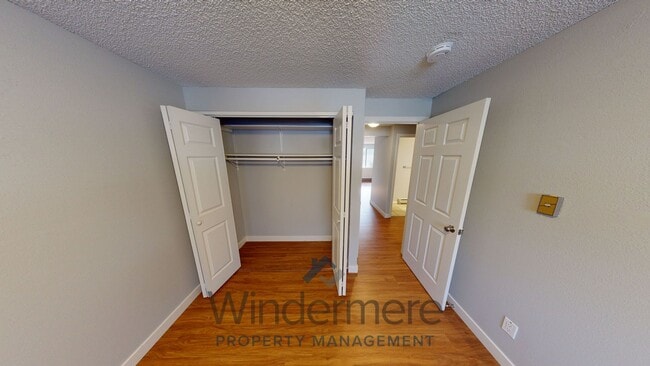 Building Photo - 532 E Alder St