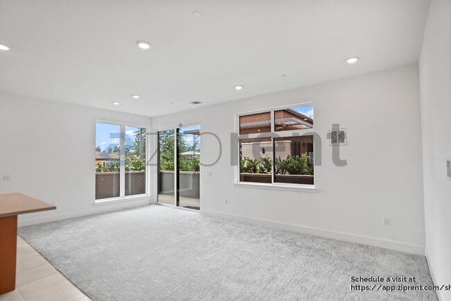 Building Photo - 308 Torrey Pine Terrace