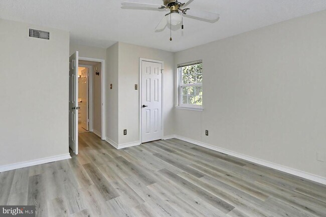 Building Photo - 1513 Lincoln Way