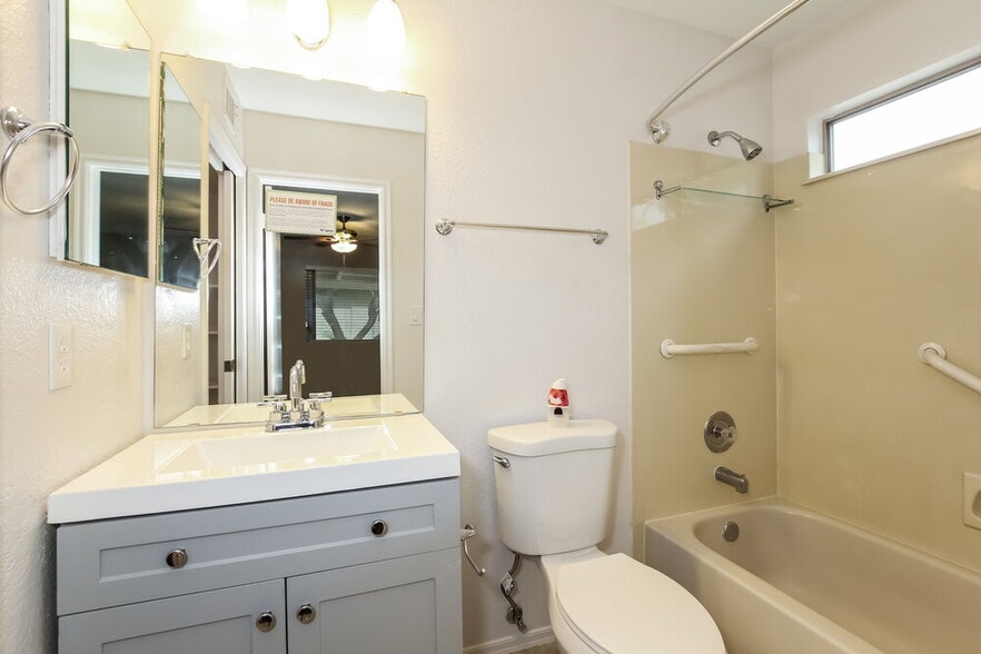 Building Photo - 4758 W Escuda Dr