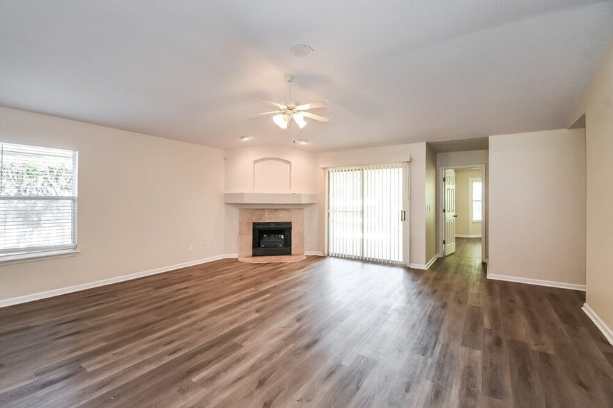 Building Photo - 732 Dewdrop Loop