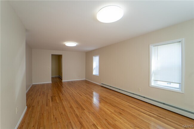 Building Photo - 17 High St