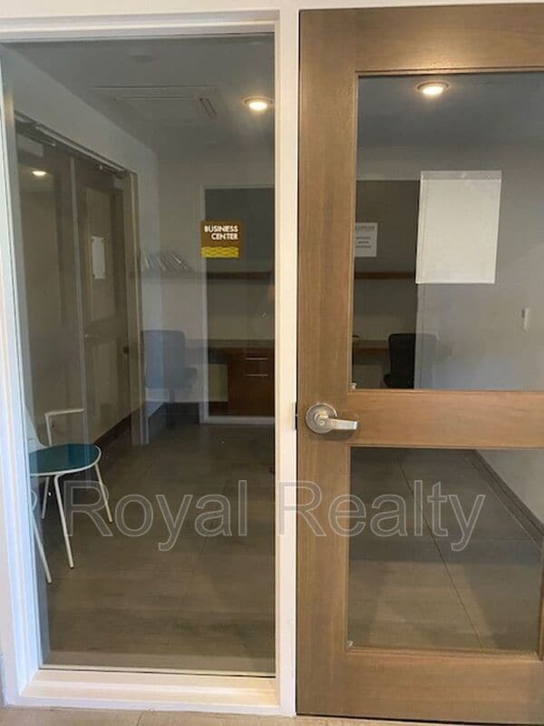 Building Photo - 7000 Hawaii Kai Dr