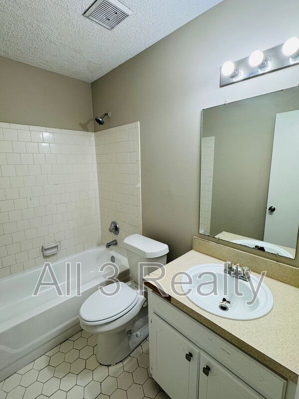 Building Photo - 4107 Beardsley Dr