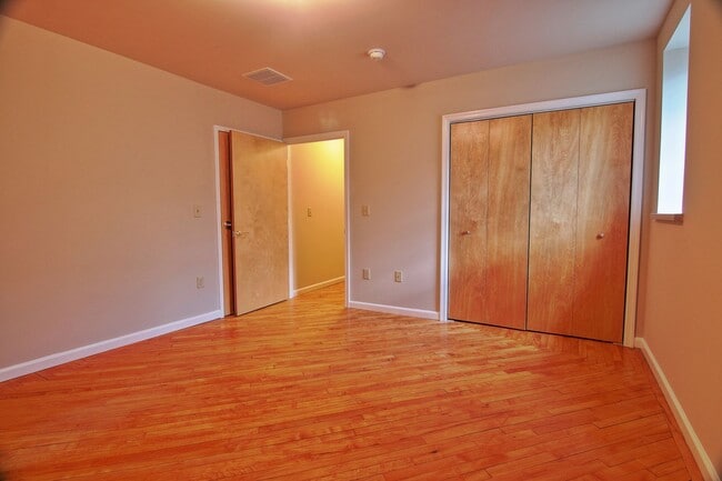 Building Photo - 1314 E Philadelphia Ave