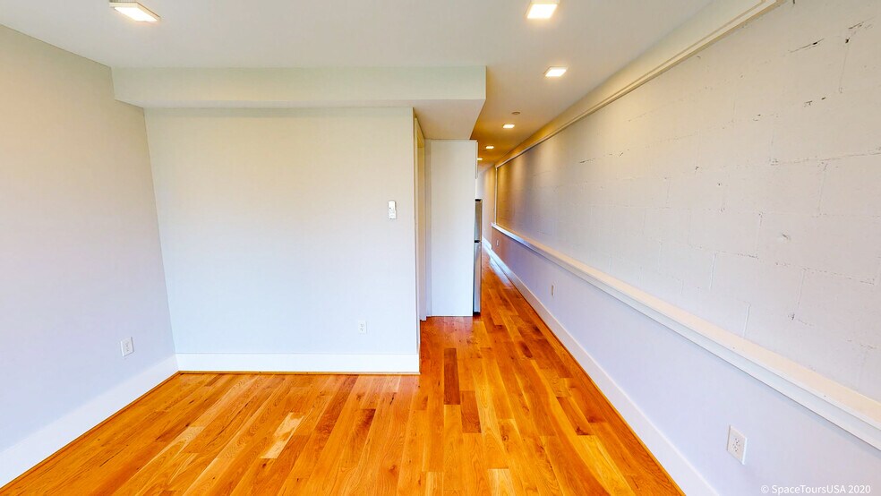 Building Photo - 1311 Pennsylvania Ave SE