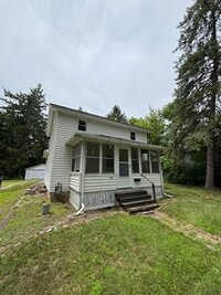 Building Photo - 825 Burr Oak St
