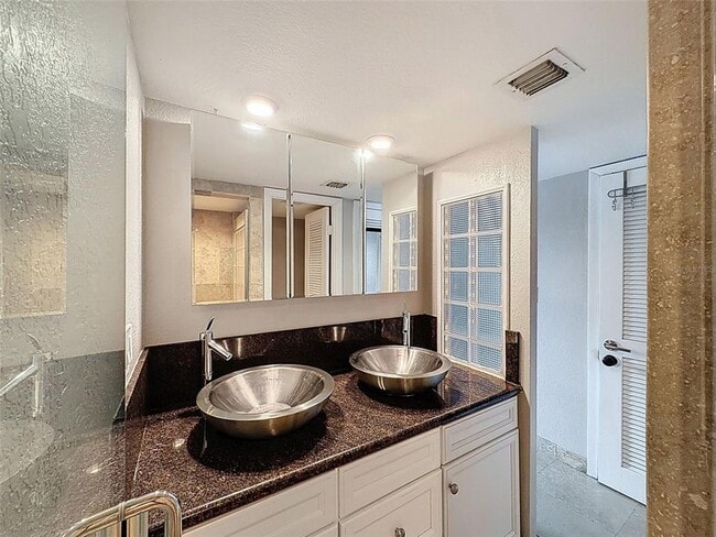 Building Photo - 201 W Laurel St