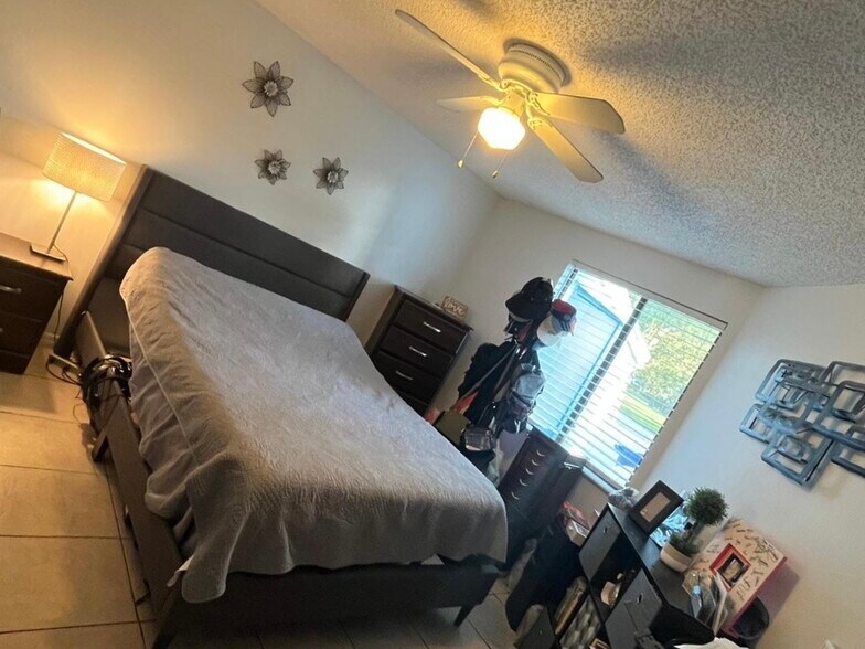 Bedroom - 327 Lake Placid Ct