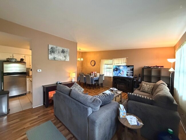 Building Photo - 301 Cherrywood Ct