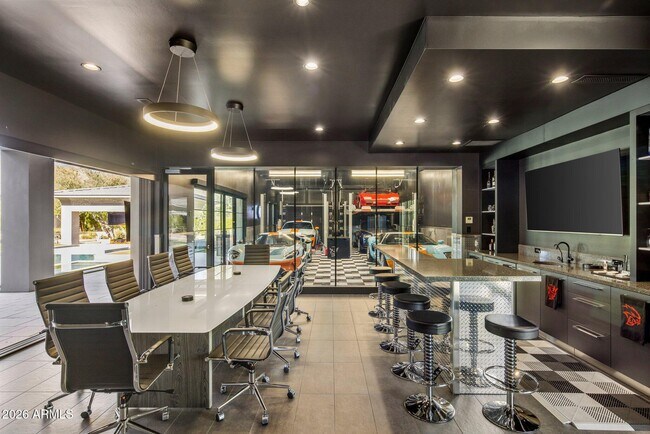 Building Photo - 10110 E Siesta Ln