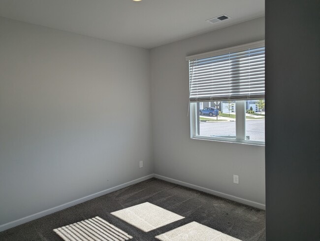 Building Photo - 1017 Midpoint Ln