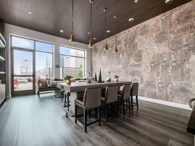 Building Photo - 51 N High St