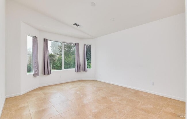 Building Photo - 504 Silver Ridge Dr