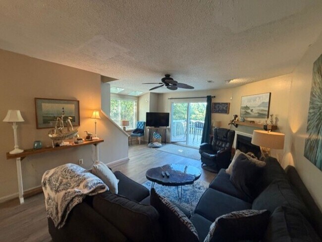 Building Photo - 801 Seawinds Ln