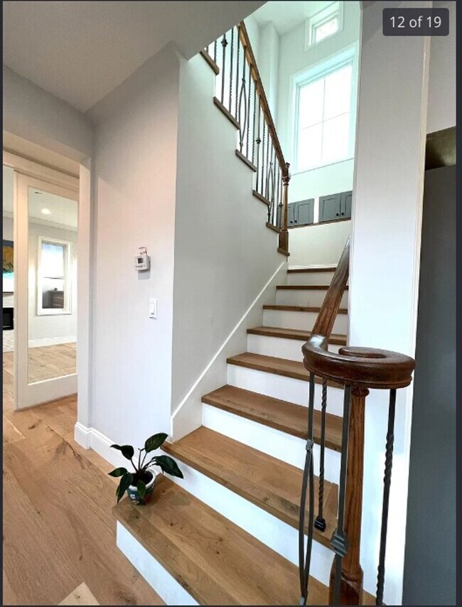 Building Photo - 661 Hampshire Ave