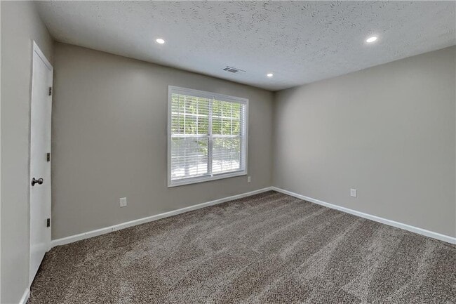 Building Photo - 620 Gregory Manor Dr SW