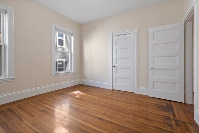 Building Photo - 324 Ashmont St