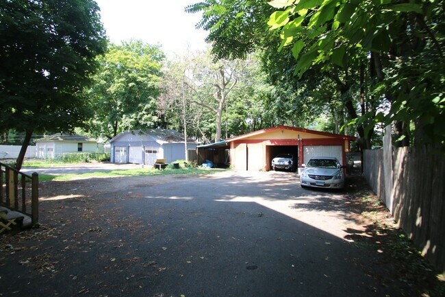 Building Photo - 324 Winthrop Ave