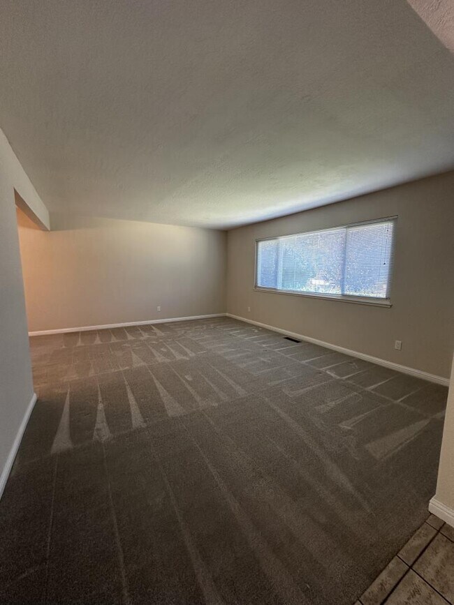 Building Photo - 2035 Dorsch Rd