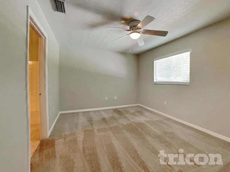 Building Photo - 2835 31st Ave E