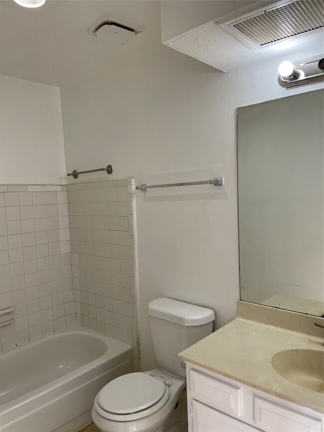Building Photo - 7273 Chasewood Dr