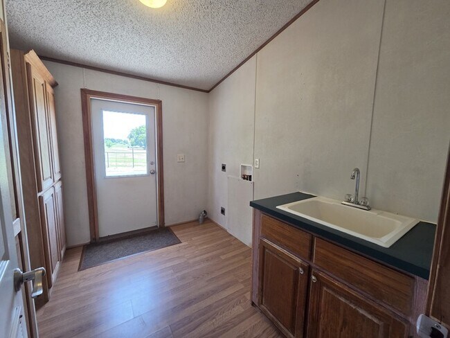 Building Photo - 3-2 Mobile Home