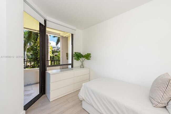 Building Photo - 181 Crandon Blvd