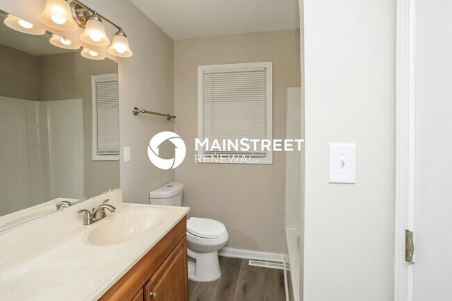 Building Photo - 3 Bedroom Pet-Friendly Home in Kansas City, MO with Main Street Renewal