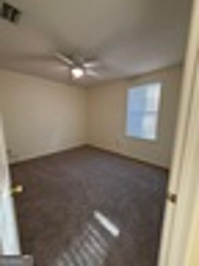 Building Photo - 444 Admiral's Walk Dr