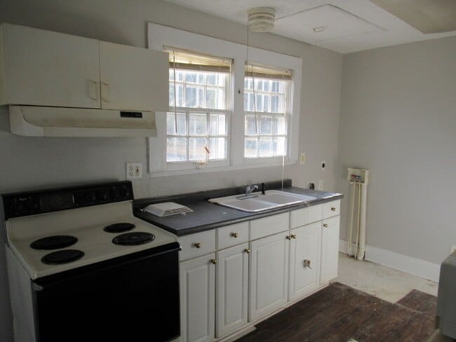 Building Photo - 1404 Maple St