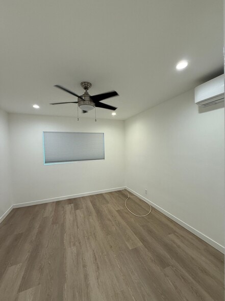 Building Photo - 2140 Beachwood Dr