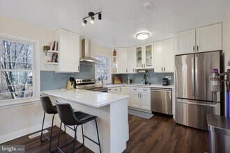 Building Photo - 3290 Applegate Ct