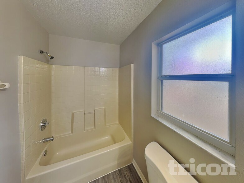 Building Photo - 3390 Shalimar Cir