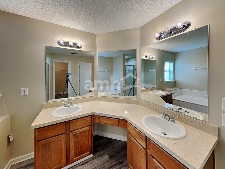 Building Photo - 12344 Benton Harbor Dr S