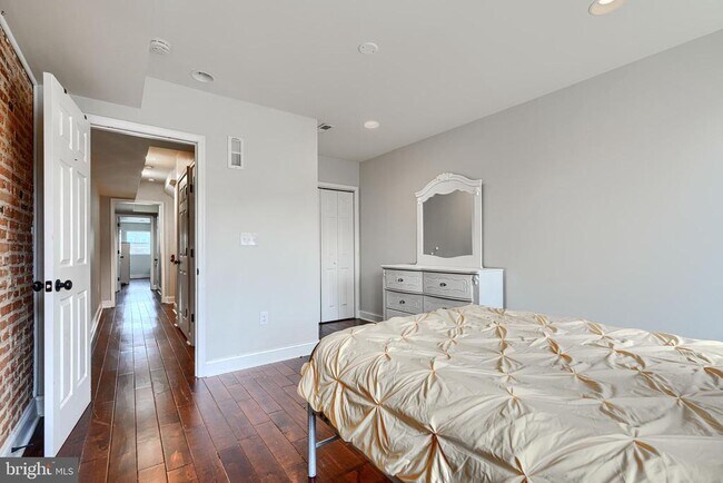 Building Photo - 1730 E Chase St