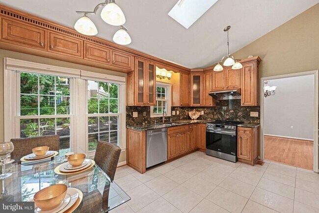 Building Photo - 9760 Hatmark Ct