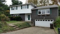 Building Photo - Large 4 Bedroom House, Franklin Regional S...