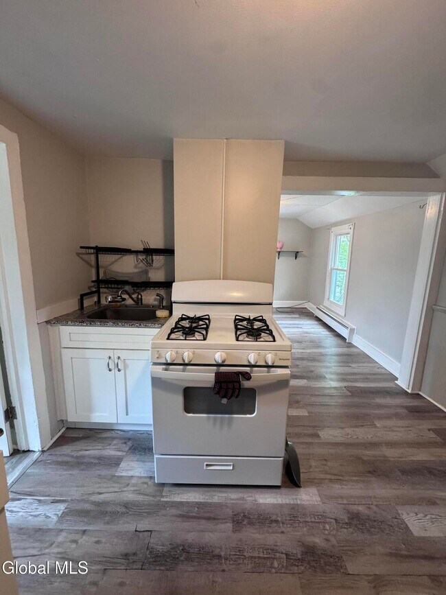 Building Photo - 10 Grace St