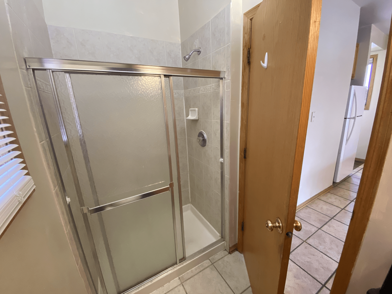 Front Bathroom - 2442 W Fillmore St