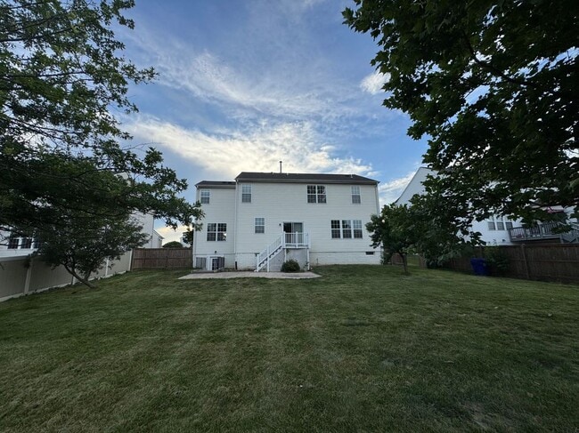 Building Photo - 105 Fredericksburg Dr