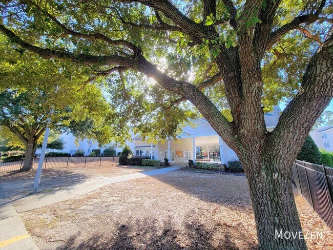 Building Photo - 713 Clearwater Ct