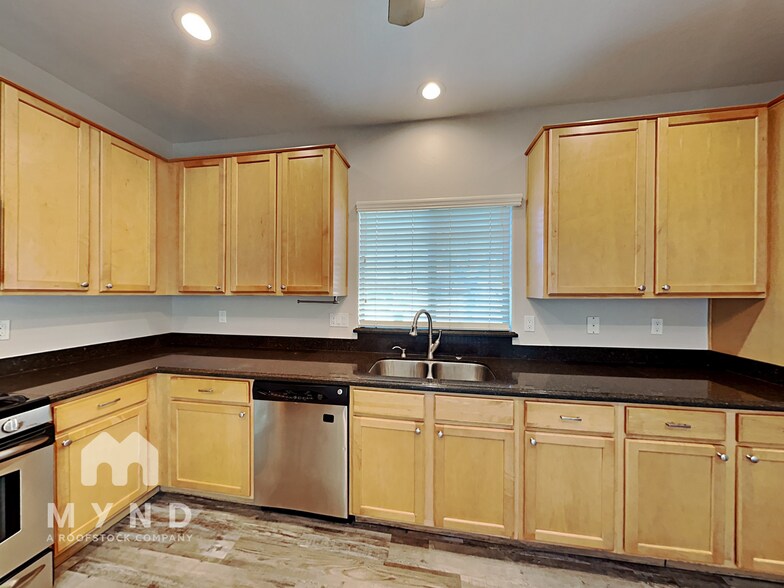 Building Photo - 2507 N 148th Dr