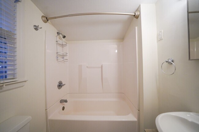 Building Photo - 1/2 MONTH FREE! ?Cotswold- 3 bed,2 bath, Hardwood floors