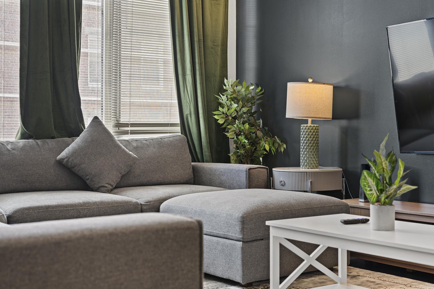 Building Photo - 160 E Berkeley St