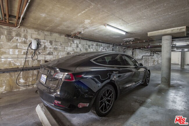 Building Photo - 1248 23rd St