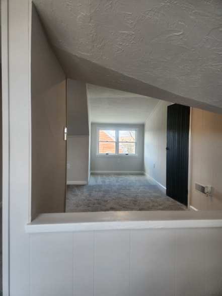 Building Photo - 145 N Main St