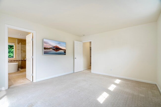 Building Photo - Timeless NW Craftsman in Sammamish | 4BR +...