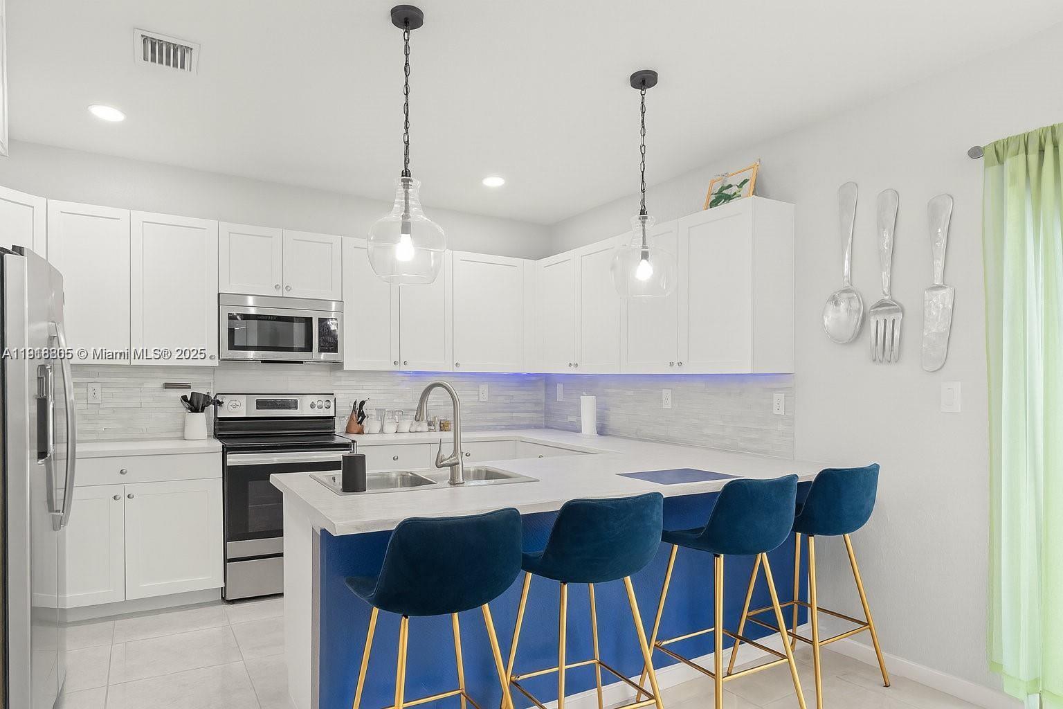 Building Photo - 3386 W 106th Ter